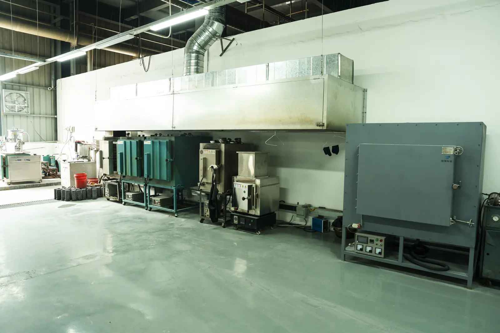 Wide view of casting equipment inside the ORNOVAI factory