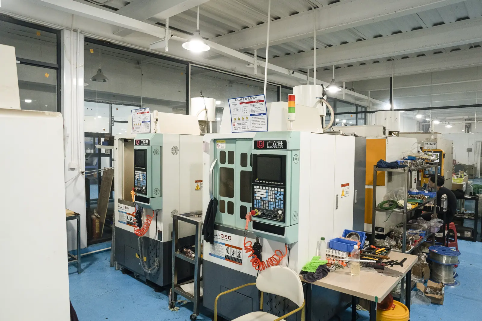 CNC machine and controls in the ORNOVAI workshop