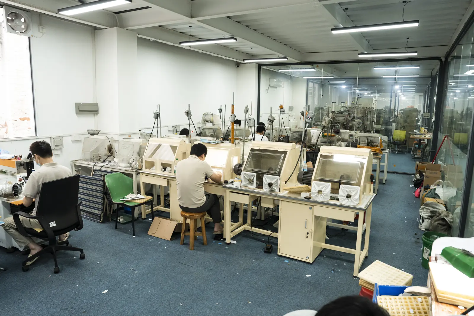 Wide view of the ORNOVAI polishing workshop and production team
